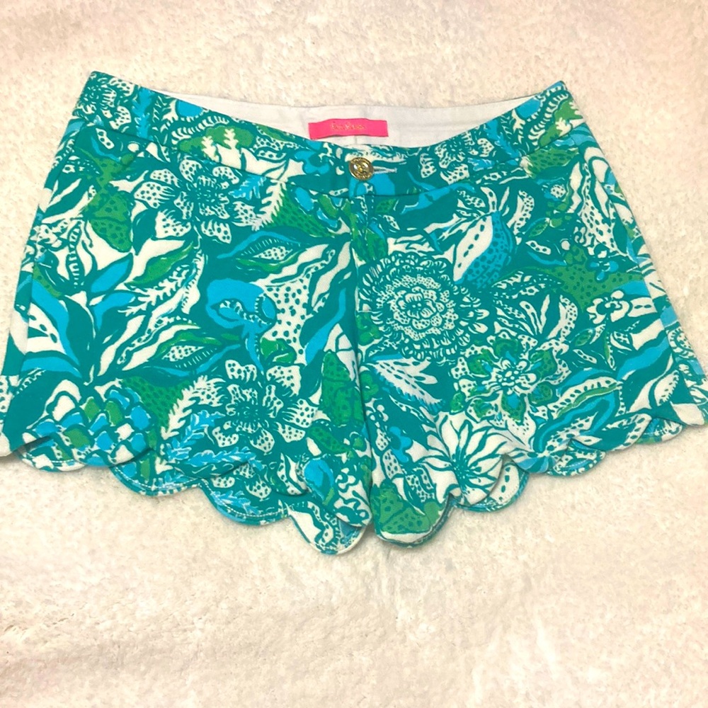 Lilly Pulitzer size 2 scalloped hem shorts in excellent condition